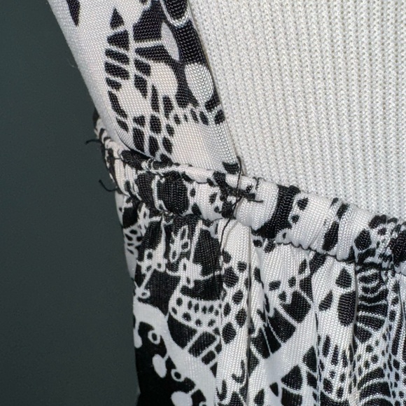 Flattering Lightweight Dress - Picture 5 of 6